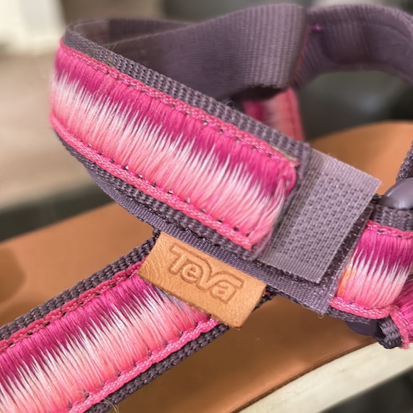 Teva Original Universal purple pink ombré like new waterproof sandals Size 8 EUC - Picture 10 of 13
